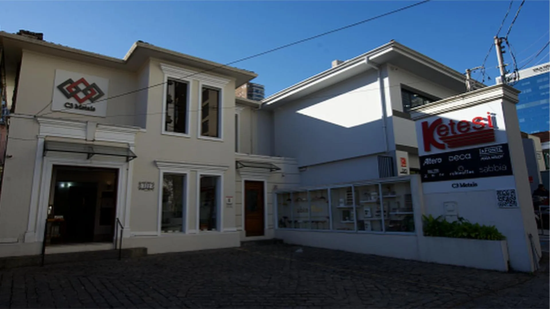 Fachada do showroom Ketesi na Rua Dr. Alceu de Campos Rodrigues, 322, Vila Nova Conceição, São Paulo